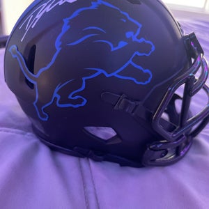D’Andre Swift signed lions mini helmet