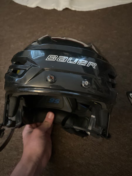 Used Medium Bauer Re-Akt 95 Helmet