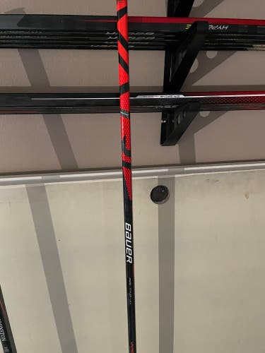 New Right Handed P92M  Vapor FlyLite Hockey Stick