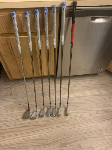 Men's Right Handed Stiff Flex Graphite Shaft MP 25 Iron Set