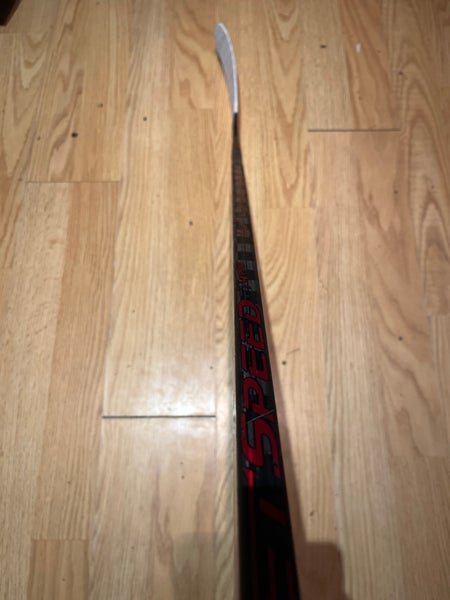 Intermediate Right Handed P28 Jetspeed FT4 Pro Hockey Stick