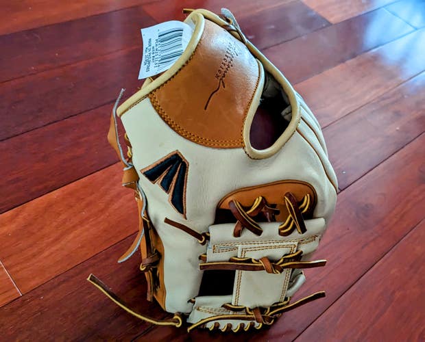 Like new Easton Professional Collection Hybrid PCH-M21 Baseball Glove 11.5"