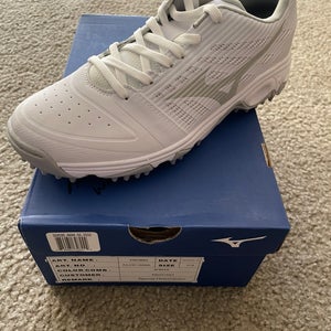 White New Size 9.0 Mizuno Turf Shoes