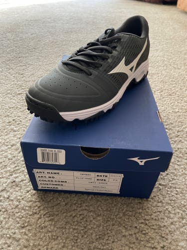 Gray New Mizuno Turf Shoes & Navy Jennie Finch Package