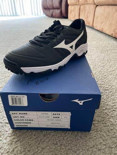 Black New Size 9.0 Mizuno Turf Shoes