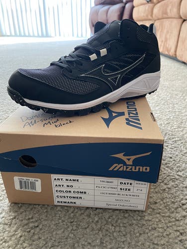 Black New Size 9.0 Mizuno Mid Turf Shoes
