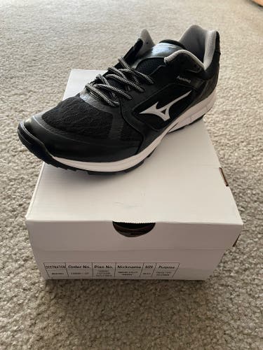 Black New Size 9.0 Mizuno Turf Shoes