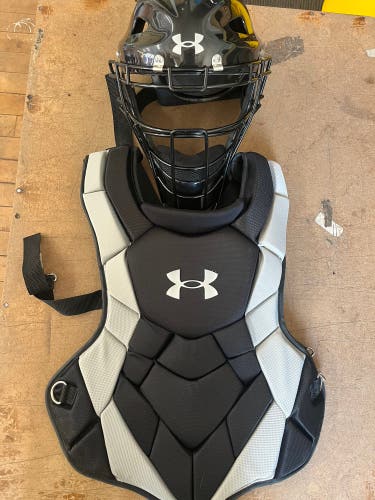New Under Armour Catcher's Set (UACPCC5-PRO Chest Protector) + Adult Helmet