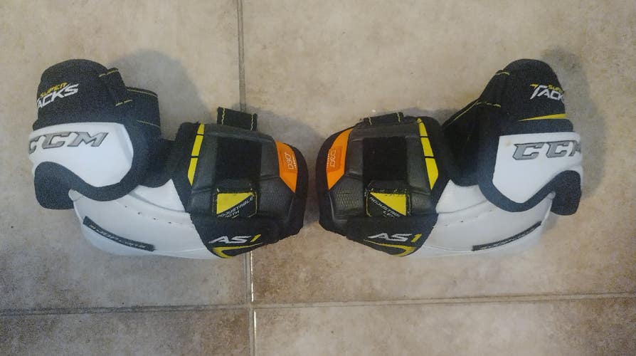 CCM Super Tacks AS1 Elbow Pads Jr Medium