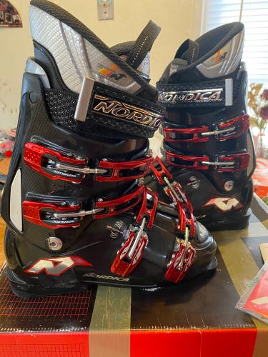 Used Nordica Soft Flex Gt-s 8 Ski Boots Downhill Like New Us 9.5