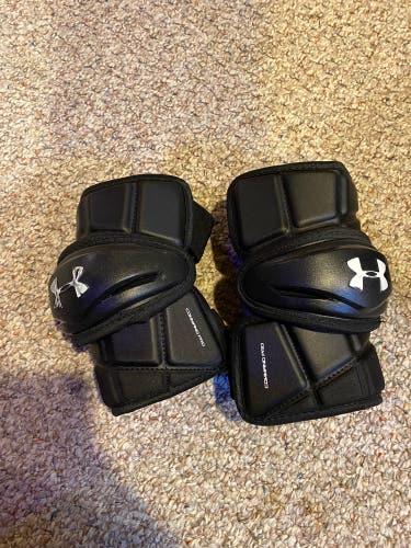 Used Medium/Large Under Armour Command Pro Arm Pads