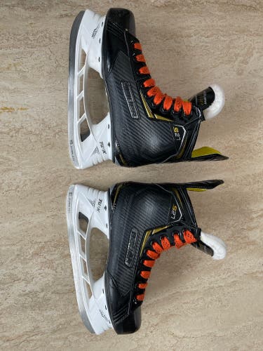 Junior Bauer Regular Width Size 4.5 Supreme S27 Hockey Skates