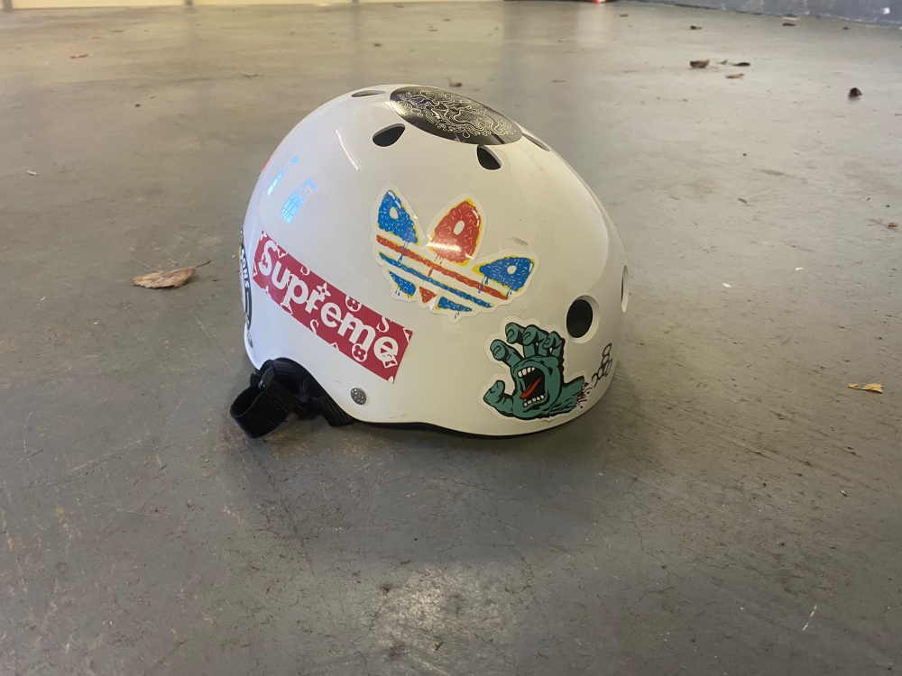 Ski/ snowboard/ Skate White Helmet