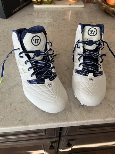 Adult New Size 10 (Women's 11) Warrior Mid Top Burn 8.0