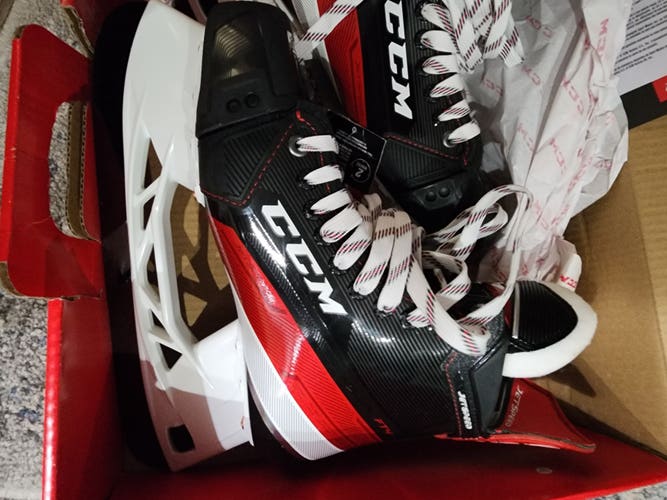 Senior New CCM JetSpeed FT4 Pro Hockey Skates Wide Width Size 7.5