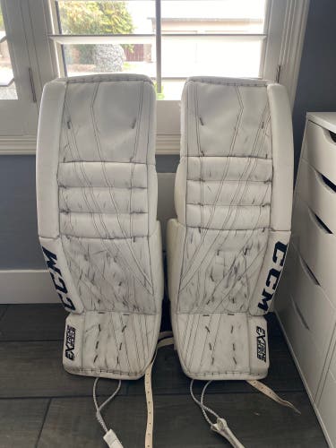 34" CCM  Extreme Flex lll Goalie Leg Pads