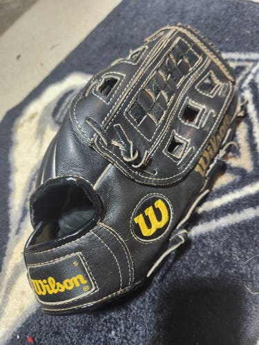 Wilson Right Hand Throw Staff Series WS11A9741 Baseball Glove 11.5" Game Ready