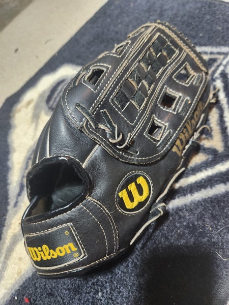 Wilson Right Hand Throw Staff Series WS11A9741 Baseball Glove 11.5" Game Ready