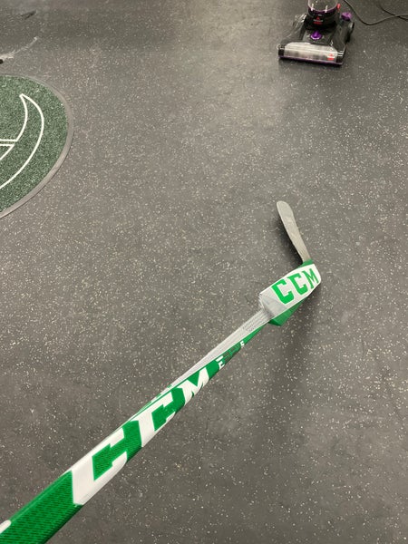 Used Right Handed Tacks 9060 Hockey Stick