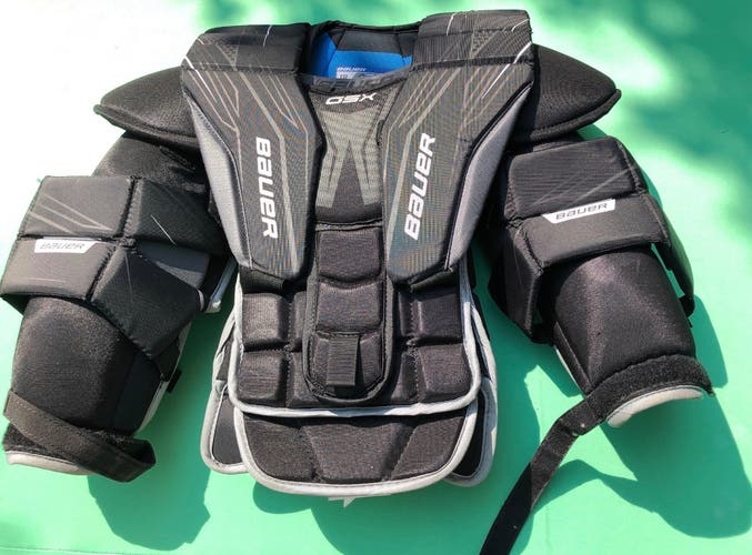 Used Junior Bauer GSX Hockey Goalie Chest Protector (Size: Large)
