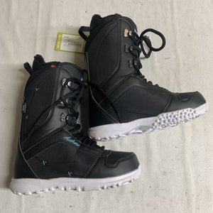 Used Dc Shoes Karma Senior 7 Womens Snowboard Boots