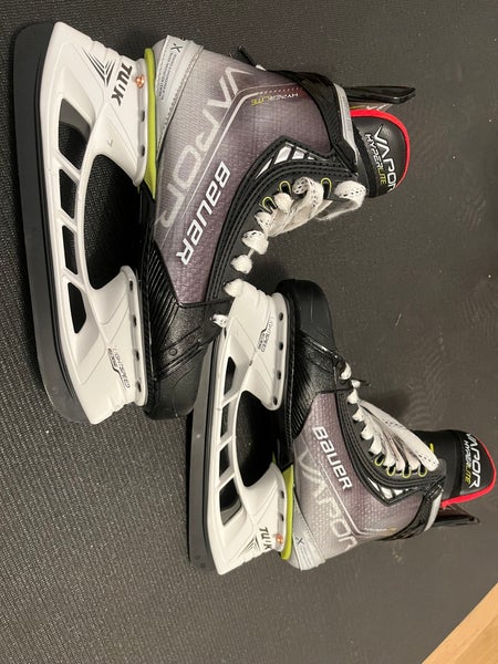 Senior Used Bauer Vapor Hyperlite Hockey Skates Regular Width Size 7.5