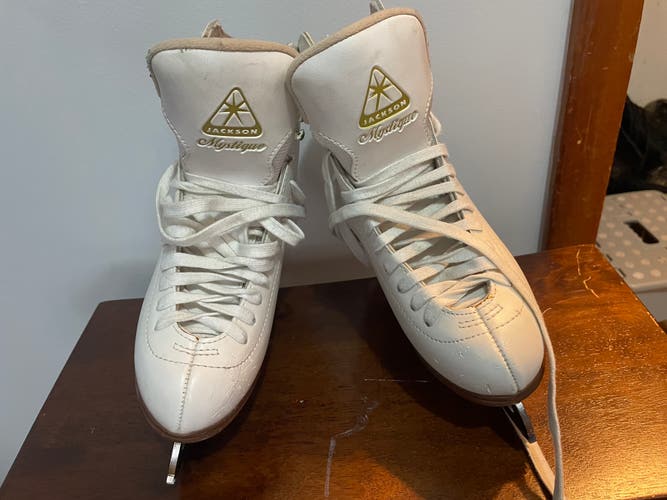 Jackson mystique figure skates