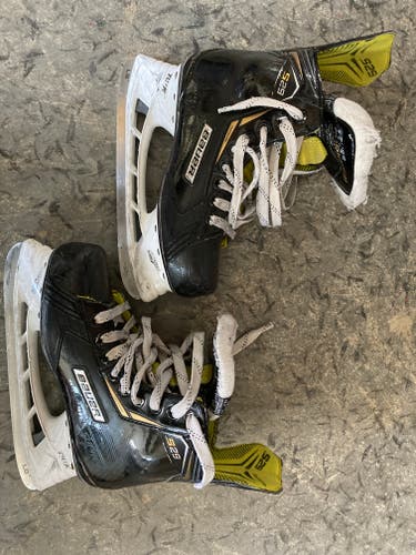 Intermediate Used Bauer Supreme S29 Hockey Skates Regular Width Size 5