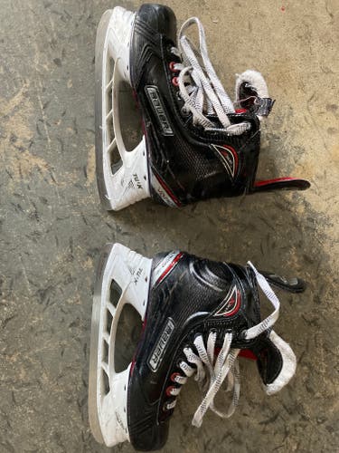 Junior Used Bauer Vapor X600 Hockey Skates Regular Width Size 4