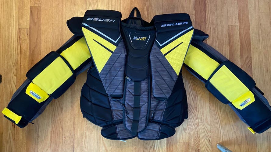 Used Medium Bauer Supreme UltraSonic Goalie Chest Protector
