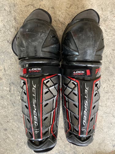 Cracked CCM JetSpeed FT370 Shin Pads