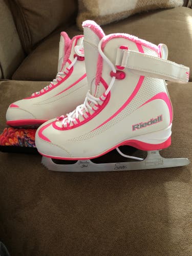 Used Riedell Soar Size 1 Figure Skates