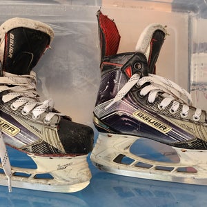 Youth Used Bauer Vapor X90 Hockey Skates Regular Width Size 2