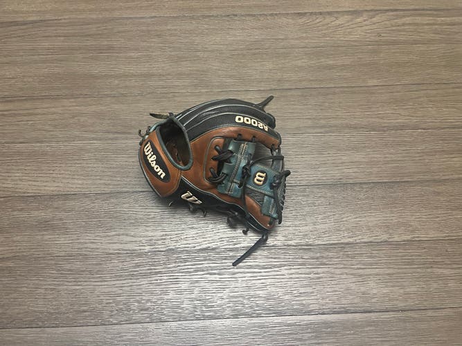 Wilson A2000 Original GOTM #1 Castro 1786 11.5” I Web