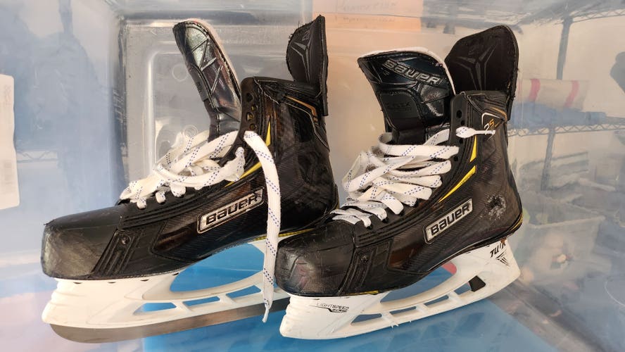 Junior Used Bauer Supreme Hockey Skates Regular Width Size 8