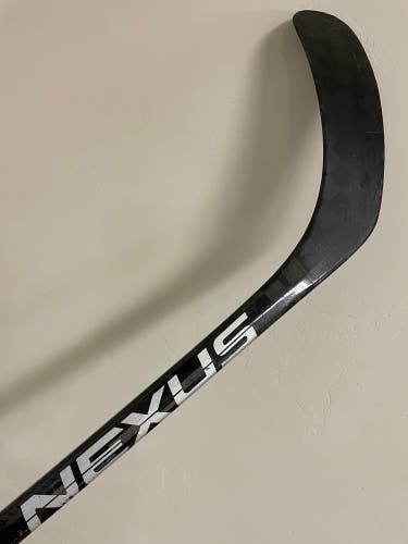 Used Bauer Nexus Geo Intermediate Hockey Stick RH P92 55 Flex