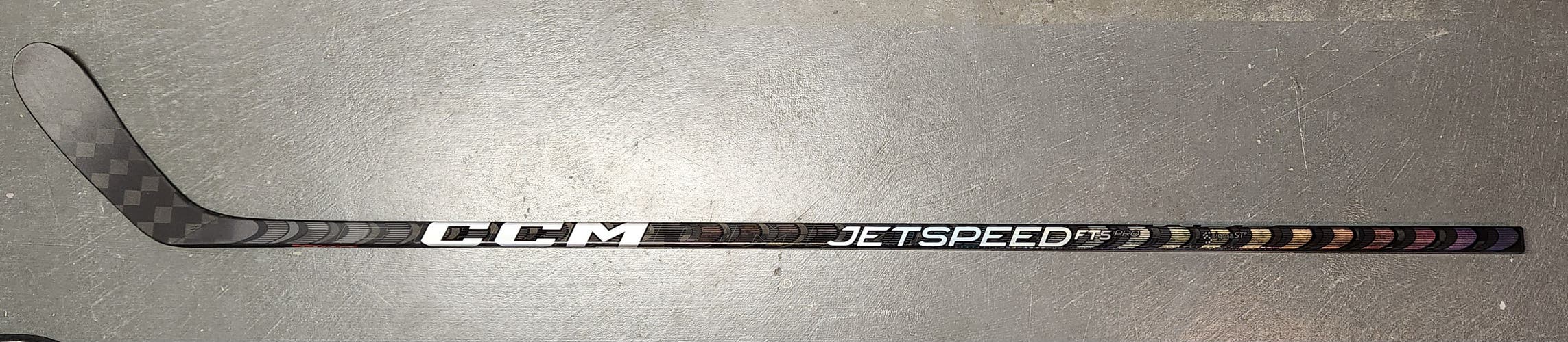 Senior New Right Handed CCM JetSpeed FT5 Pro Hockey Stick P28 - 85 Flex