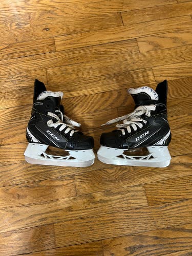 Used CCM Regular Width  Size 10 Tacks 9040 Hockey Skates