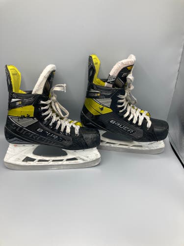 Used Bauer Regular Width  Size 6 Supreme Hockey Skates