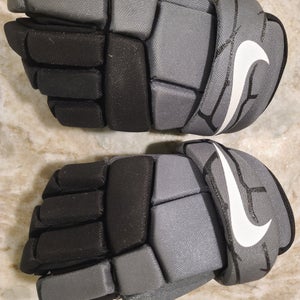 Used Player's Nike Vapor LT Lacrosse Gloves 8"