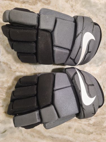 Used Player's Nike Vapor LT Lacrosse Gloves 8"