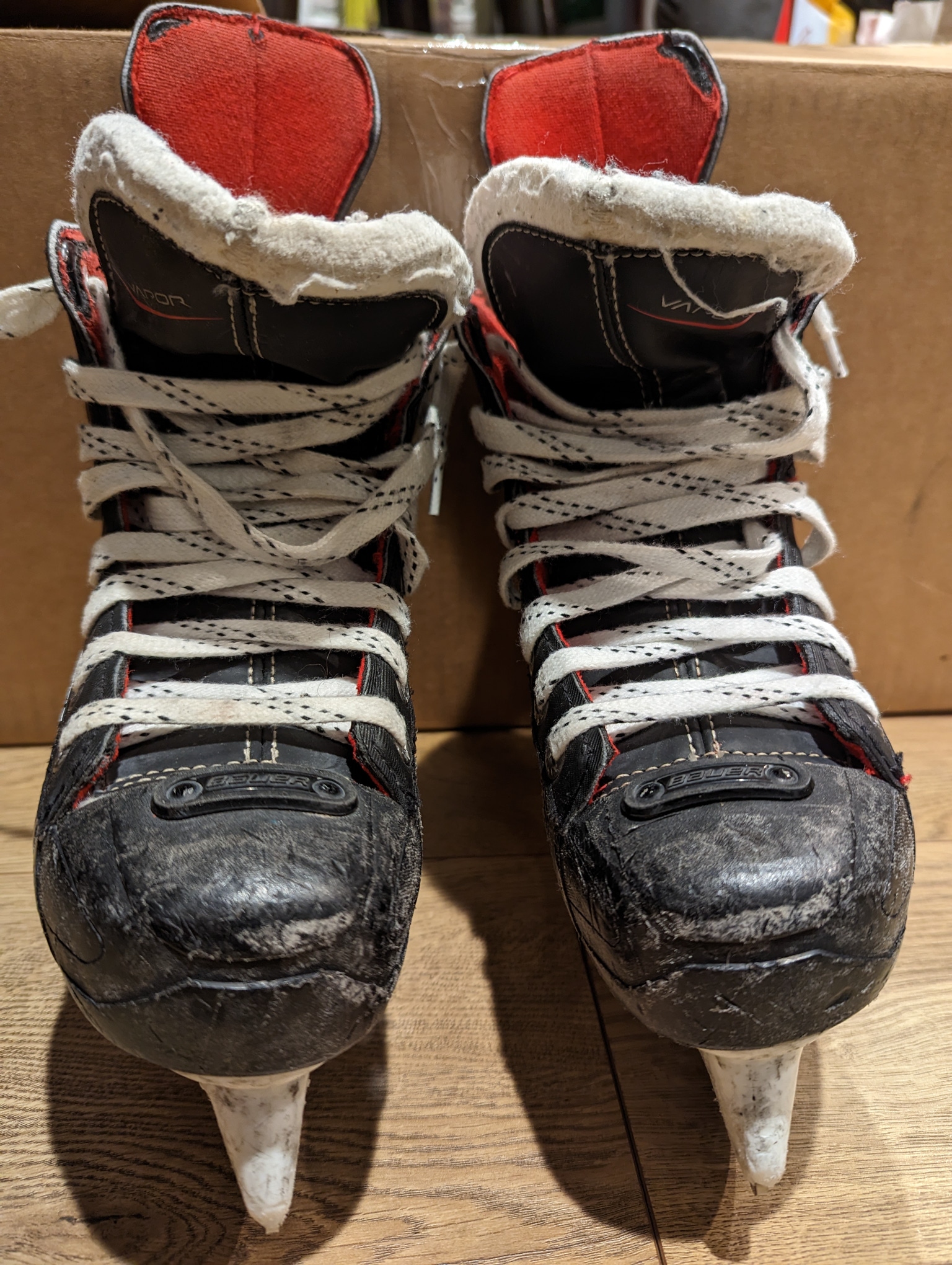 Junior Used Bauer Vapor X300 Hockey Skates Regular Width Size 2