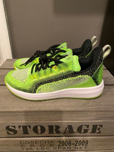 Under Armour Harper 6 Turf Baseball Shoes 3024321-300 NWOB