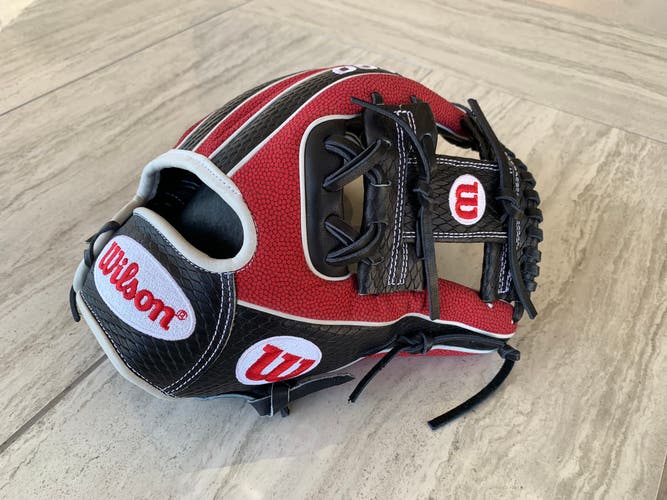 New Infield 11.5" A2000 Baseball Glove