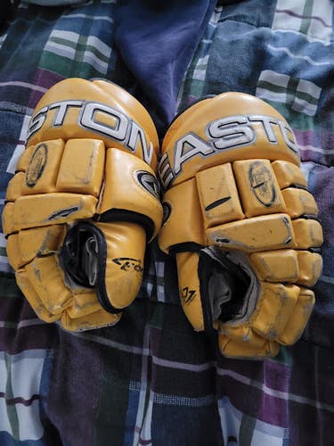 Used Easton S3 Gloves 14" Pro Stock