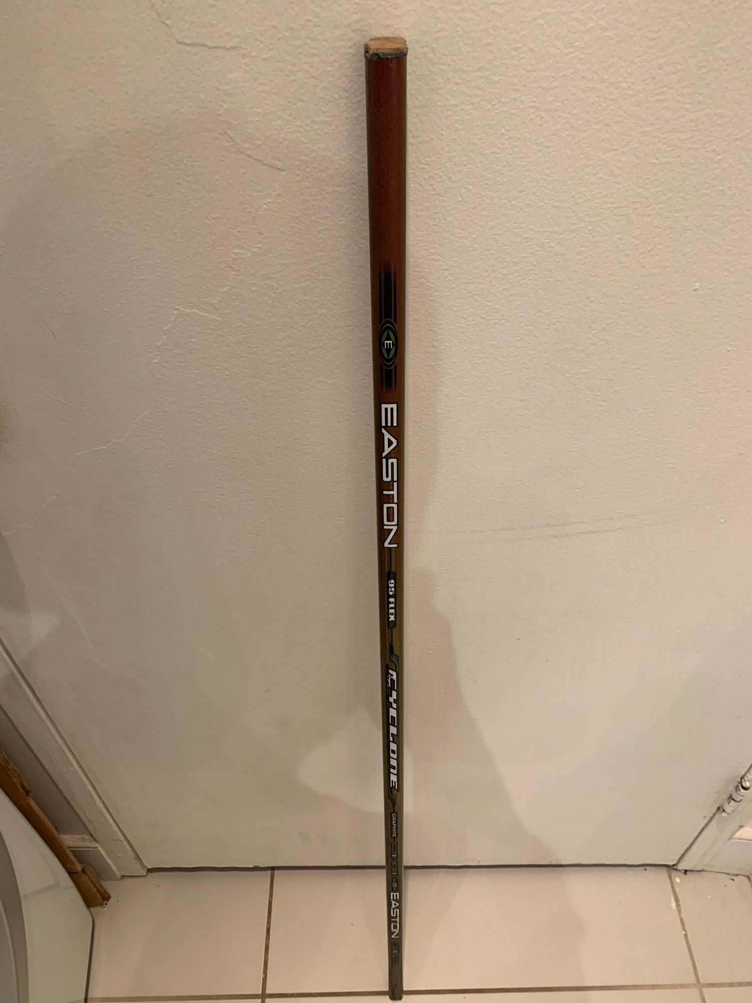 Easton Cyclone Graphite Hockey Shaft- Intermediate