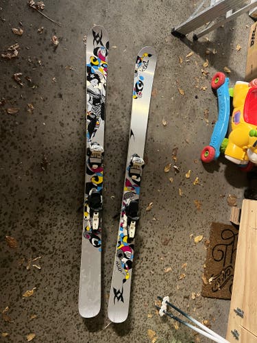 Vokl Aura skis