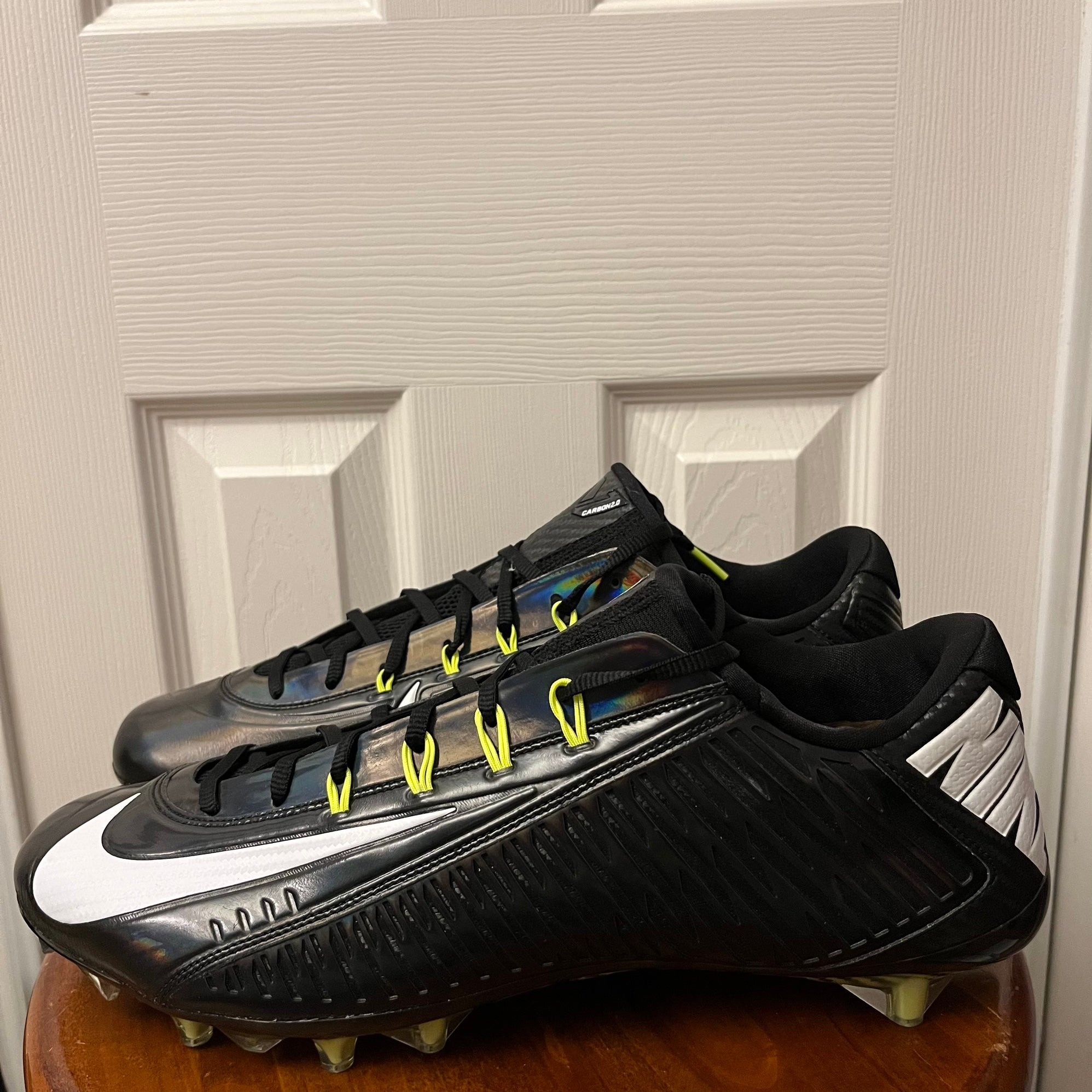 NWOB - Nike Vapor Carbon 2.0 Football Cleat - Sz 15 (Black/Volt) (6314 –  TRUNCS