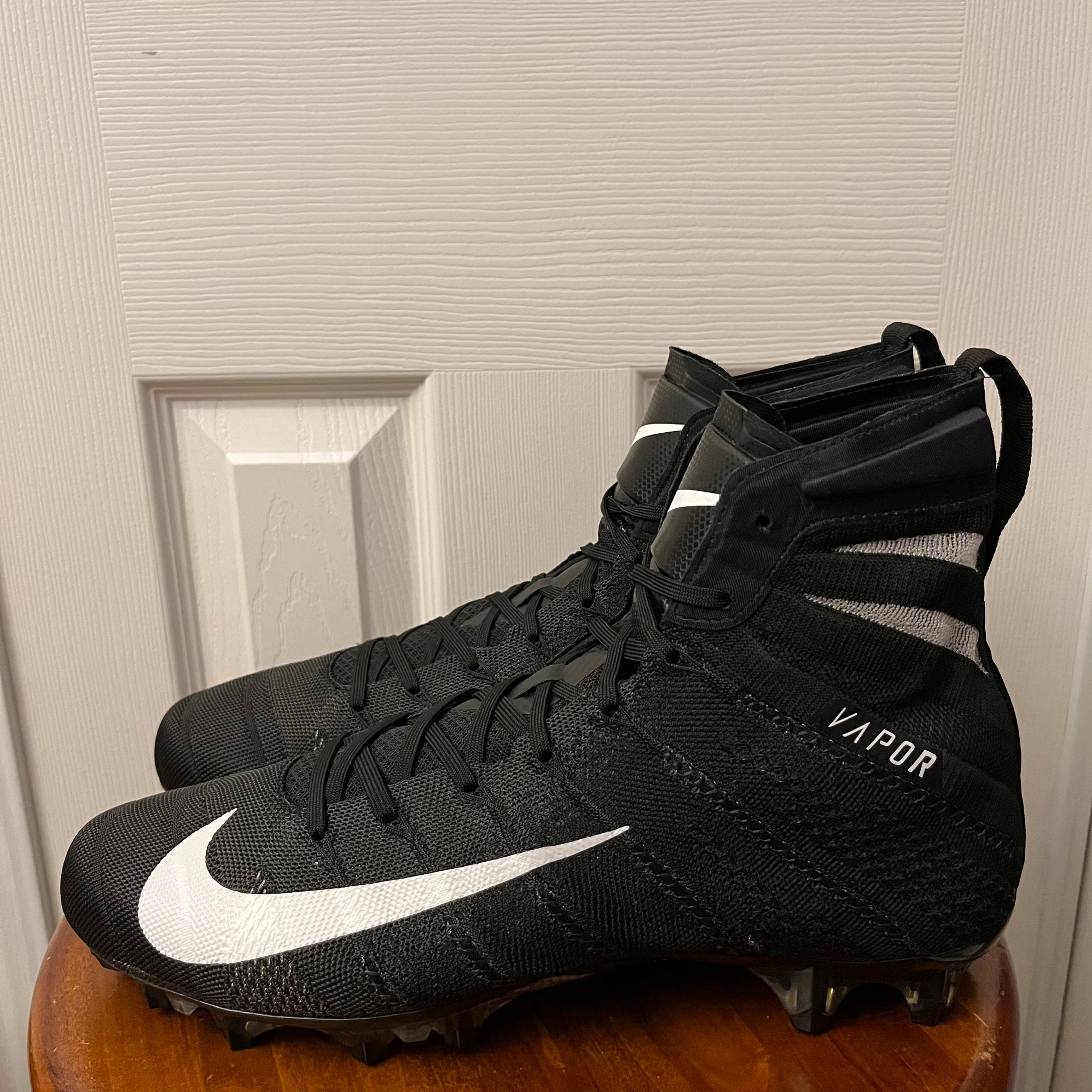 Nike Vapor Untouchable 3 Elite Flyknit Football Cleat AO3006-160 Men 10.5 &  12.5