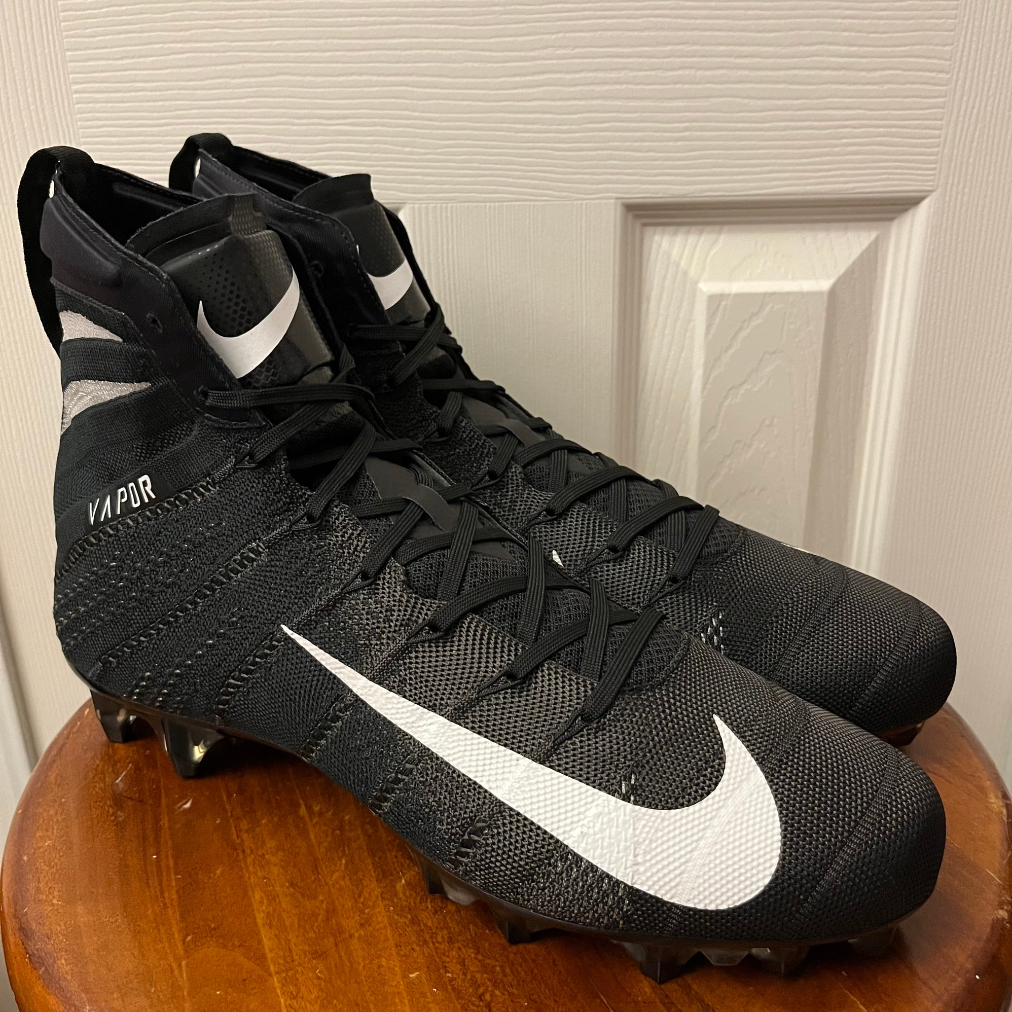  Nike Men's Vapor Untouchable 3 Elite Football Cleat  (Black/Black/Black, Numeric_10_Point_5)